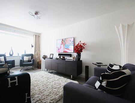 5 Bedroom Detached To Let - Photo 2