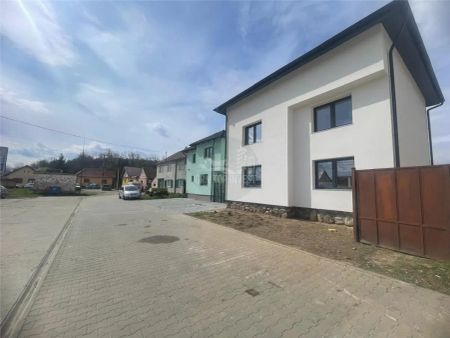 Casa noua moderna cu 6 camere si 3 bai si teren in Sura Mare - Fotografie 3