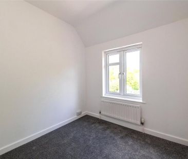 3 bedroom end of terrace house to rent - Photo 3