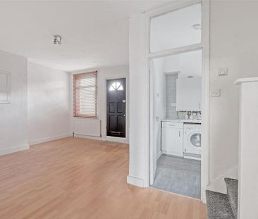 3 bedroom flat to rent - Photo 4