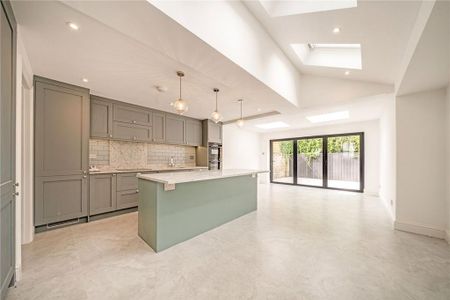 4 bedroom terraced house to rent - Photo 5