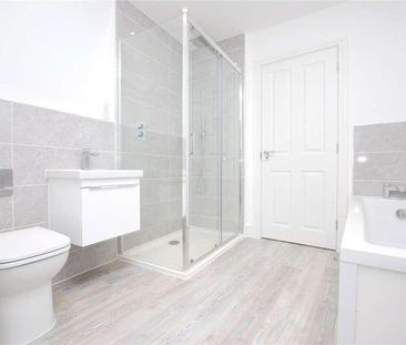 Waterfront Crescent, Mytchett, Camberley, Surrey, GU16 - Photo 2