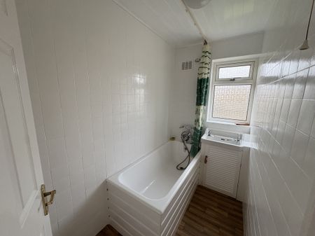 Melvyn Close, Waltham Cross, Goffs Oak - Photo 4