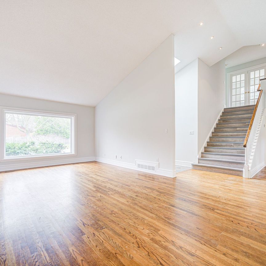 For Lease - 17 Bramble Drive, Toronto, Ontario - Photo 1