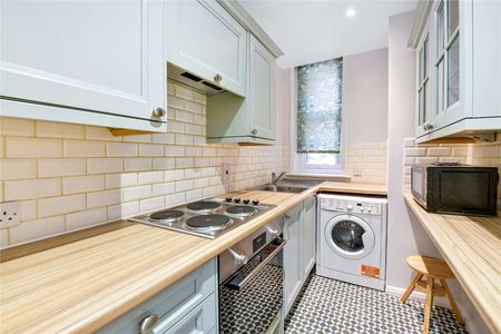 A beautiful 2 bedroom apartment within a charming red brick mansion block in a prime location, just 0.2 miles to Victoria station. - Photo 3