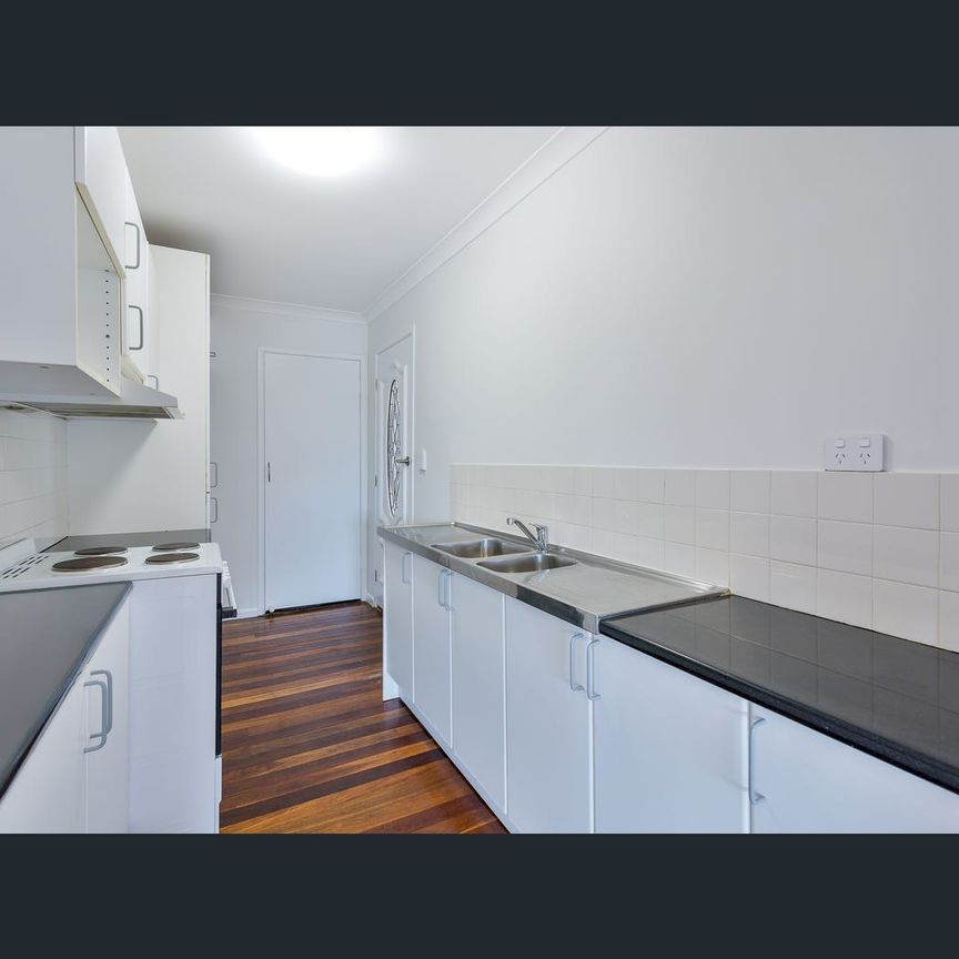6/73 Bayview Street, Runaway Bay, Qld 4216 - Photo 1