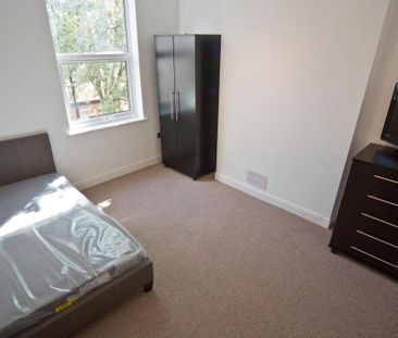 5 bedroom end of terrace house to rent - Photo 1