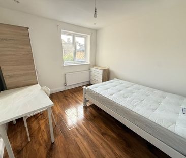 Room in a Shared House, Friern Rd, SE22 - Photo 6