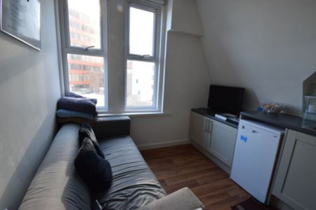 2 Bedroom Flat To Rent in Lansdowne - £1,170 pcm Tenancy Info - Photo 3