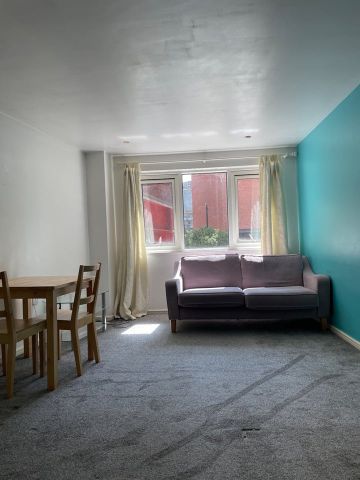 2 Bed Flat, East Street, LS9 - Photo 2