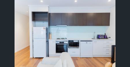 Chic Two-Bedroom Apartment in the Heart of Armadale - Photo 5