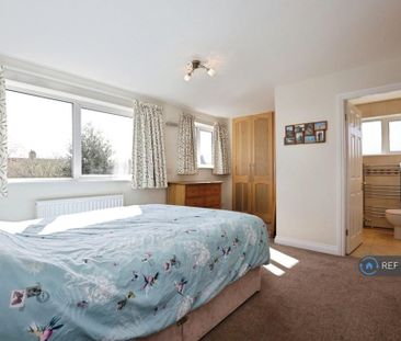 4 bedroom detached house to rent - Photo 4