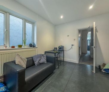 House share to rent - Photo 2