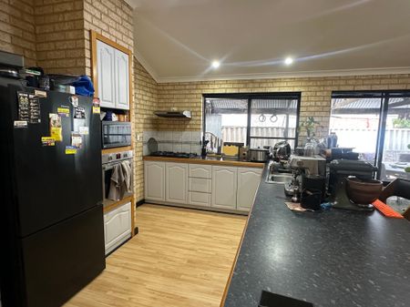 Jane Brook - Photo 5