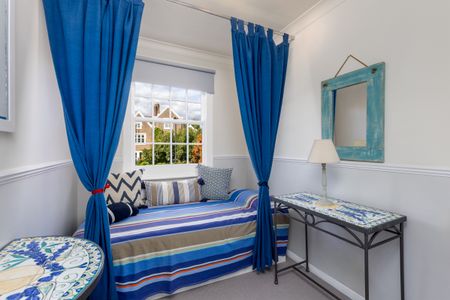 Bright and spacious family home with a beautiful garden - Photo 5