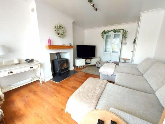 3 bedroom semi-detached bungalow to rent - Photo 1