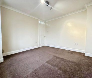 4 bedroom semi-detached house to rent - Photo 5