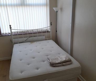 1 bedroom in a house share to rent - Photo 5