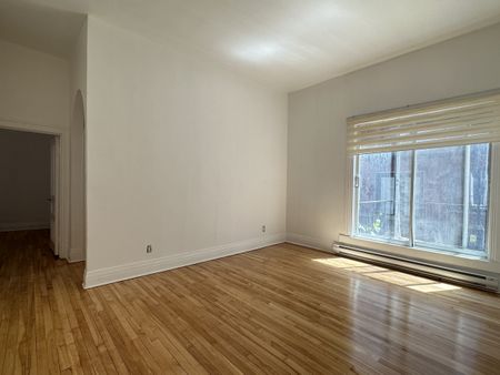 Logement rénové de 2 chambres en location semi-meublé - Photo 4