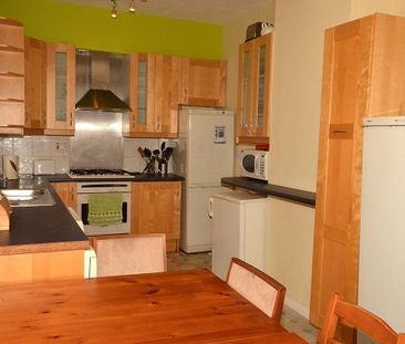 One Room Available in a Huge 6 Bedroom Student Property Opposite Co... - Photo 3