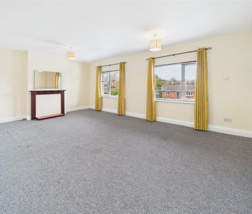 2 bedroom Flat to rent - Photo 2