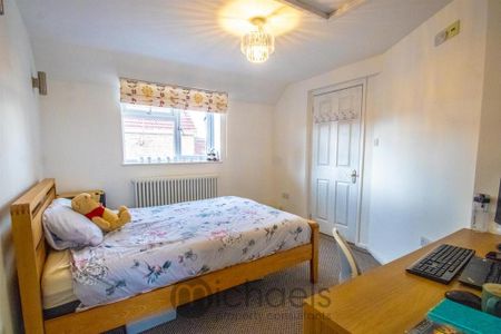 3 bedroom semi-detached house to rent - Photo 4