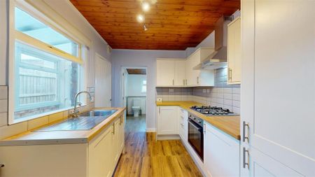 3 bedroom semi-detached house to rent - Photo 5