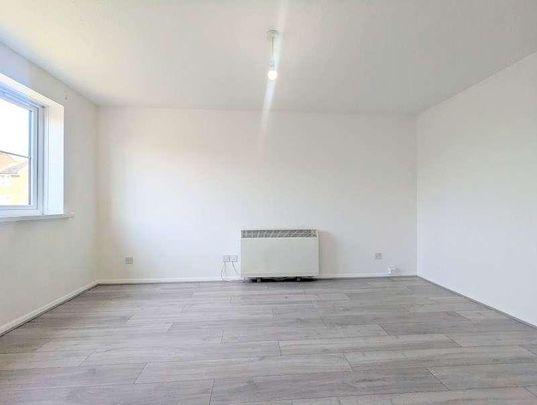 Redford Close, Feltham, TW13 - Photo 1