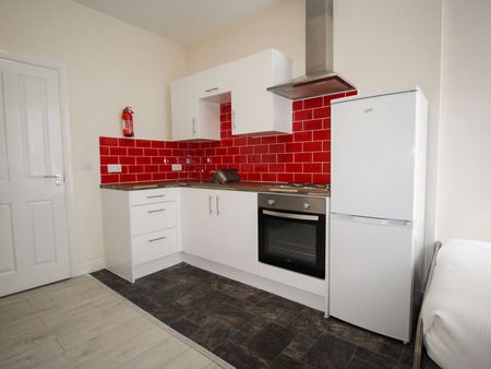 Apt 1, 31 Clarendon Road - Photo 3