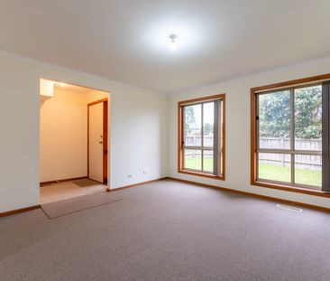 Spacious 3 Bedroom Townhouse - Photo 2