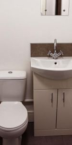 1 bedroom in a house share to rent - Photo 4