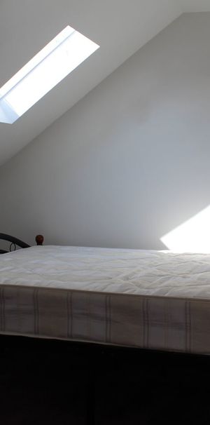 Studio Flat, Lyndhurst Road, LU1 - Photo 1