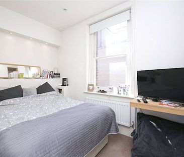 A large four double bedroom apartment situated in a perfect Islington location on Upper Street. - Photo 1