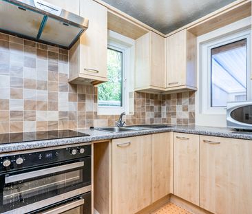 2 bedroom mid-terrace to rent Torridge Gardens, West End - Photo 6