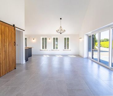 3 bedroom semi-detached bungalow to rent - Photo 3