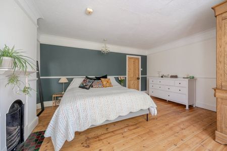 4 bedroom semi-detached house to rent - Photo 2