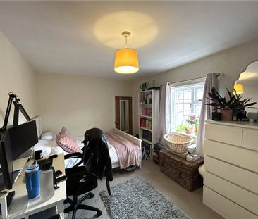 Available mid-November, 2 Manor Flats is a welcoming two bedroomed apartment situated in the sought-after village of Aldborough and located only a short distance away from an excellent selection of amenities in the nearby market town of Boroughbridge. - Photo 1