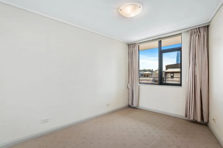 VIEWS TO BARANGAROO IN A HARBOURSIDE LOCALE - Photo 3