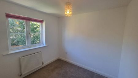 4 bedroom detached house to rent - Photo 3