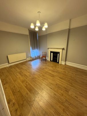 2 Bed Flat, Fulham Road, SW6 - Photo 1