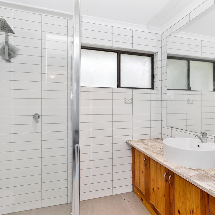 7 Roberston Street, Epsom VIC 3551 - House For Rent | Domain - Photo 1