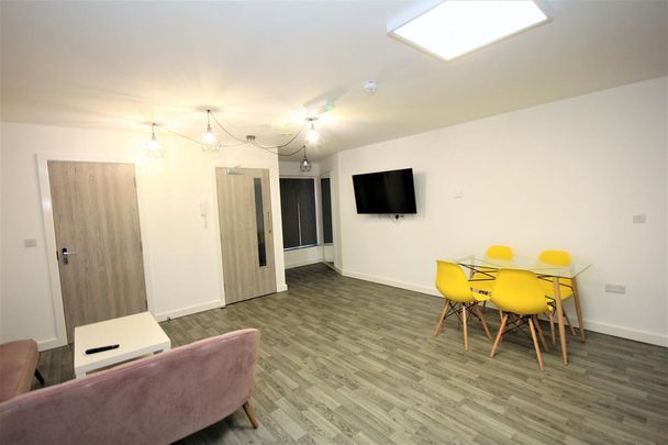 3 bedroom flat to rent - Photo 1