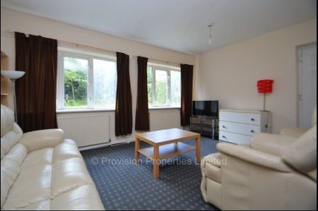 4 Bedroom Rentals in Leeds - Photo 5