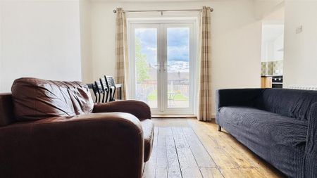 4 bedroom terraced house to rent - Photo 3