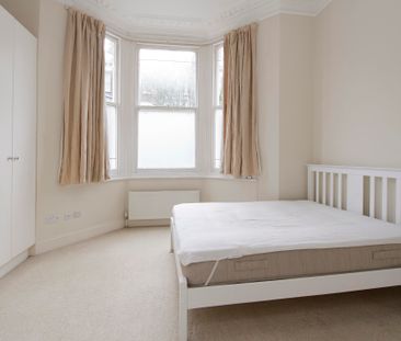 Raised Ground Floor Flat, W14, Bolingbroke Road - Photo 1