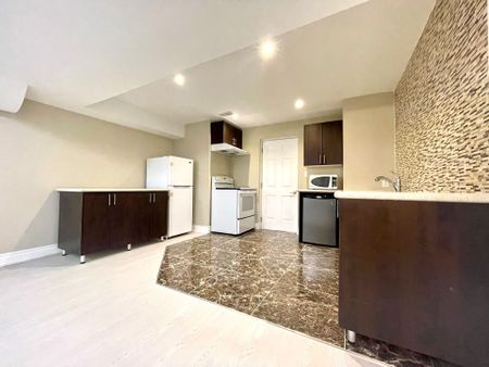 For Lease - 491 Mavrinac Boulevard, Aurora, Ontario - Photo 2