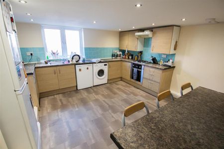 3 bedroom terraced house to rent - Photo 4