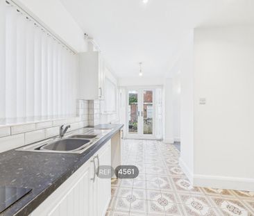 4 bedroom detached house to rent - Photo 3