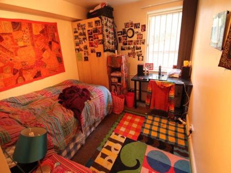 4 bedroom flat to rent - Photo 3