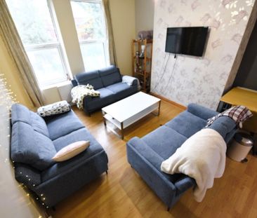 6 bedroom Flat in Brudenell Road, Leeds - Photo 1